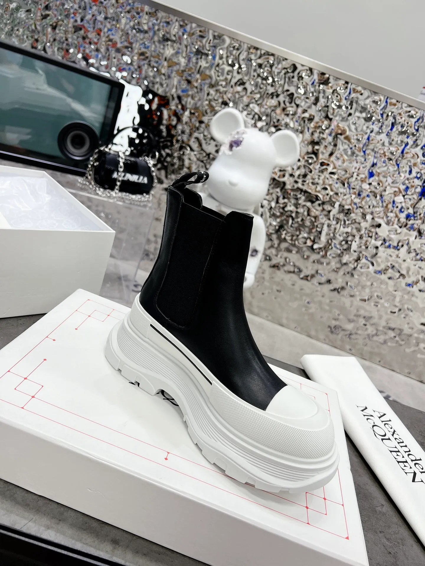 👟👟Ex-factory price 560👟👟 𝐀𝐥𝐞𝐱𝐚𝐧𝐝𝐞𝐫 𝐌𝐜𝐐𝐔𝐄𝐄𝐍 McQueen·Classic versatile Chelsea boots Size 34-41